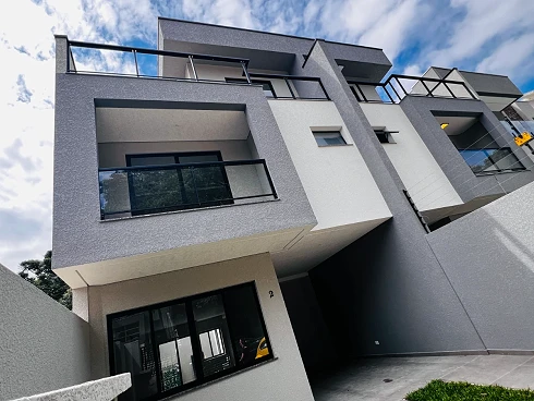 Sobrado geminado em Santa Felicidade, Curitiba