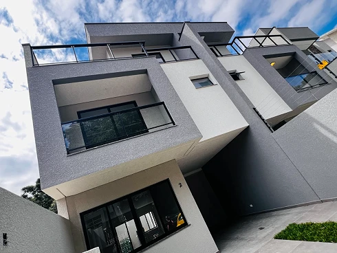 Sobrado geminado em Santa Felicidade, Curitiba