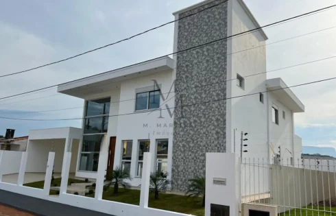 Casa com 4 quartos em Centro, Palhoça