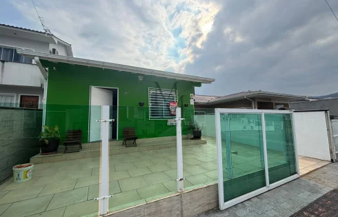 Casa com 2 quartos em Caminho Novo, Palhoça