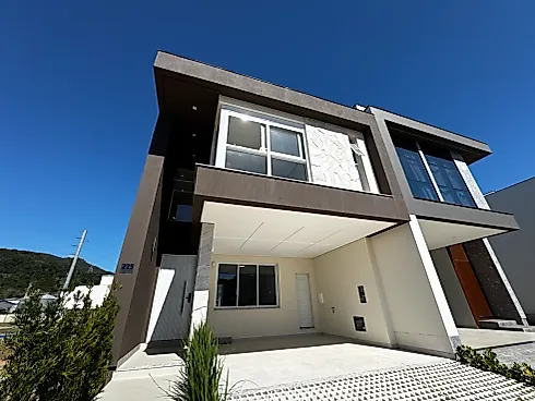 Casa em Condomínio com 3 quartos em Deltaville, Biguaçu
