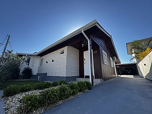 Casa com 2 quartos em Fundos, Biguaçu