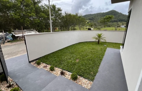 Sobrado geminado em Forquilhas, São José