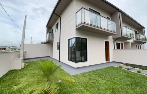 Sobrado geminado em Forquilhas, São José