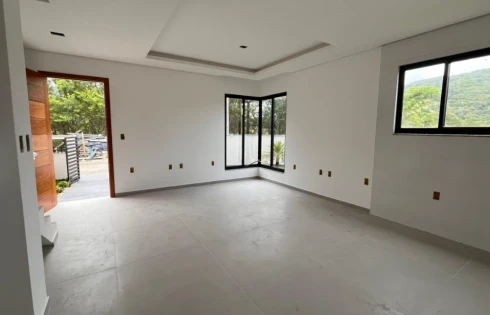 Sobrado geminado em Forquilhas, São José