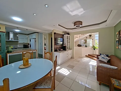 Casa em Ponta de Baixo, São José