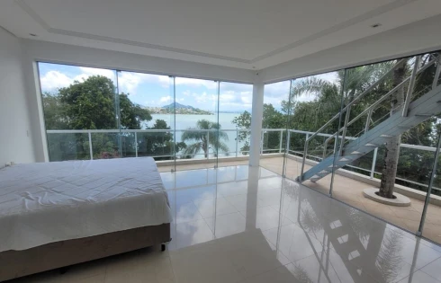 Sobrado em Cacupé, Florianópolis