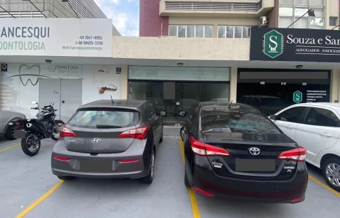 Loja térrea em Kobrasol, São José
