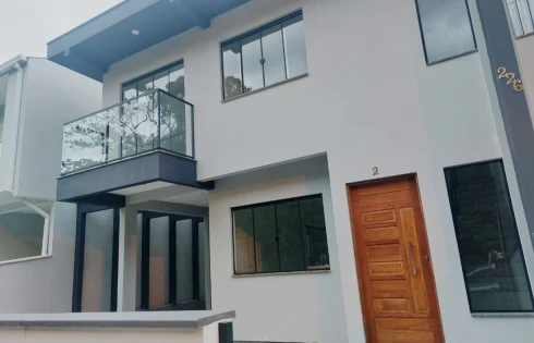 Sobrado geminado em Bairro Lisboa Iii, Forquilhas, São José