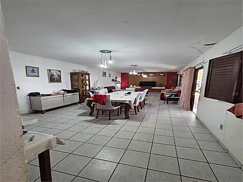 Casa 3 Quartos com 1 Suíte e 250m² - Centro