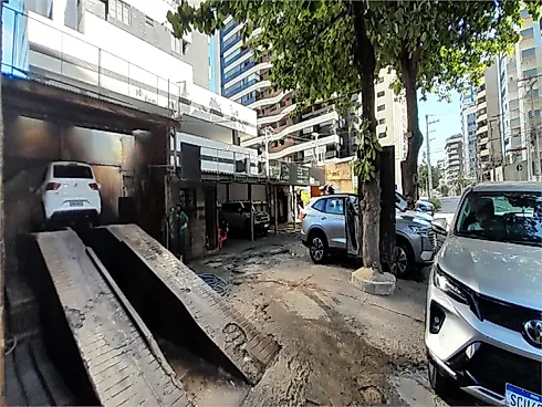 Loja Térrea Comercial - 600m², Ponta Verde - Foto 2