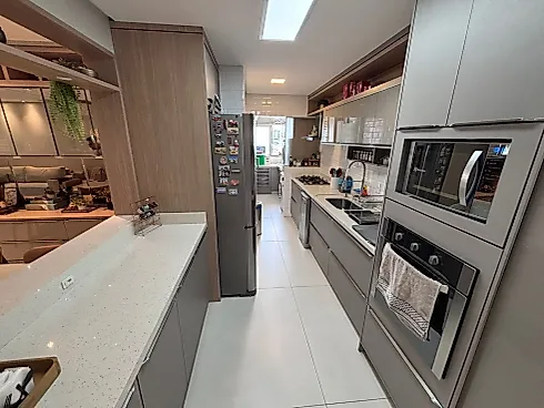 Apartamento Balneário Estreito com 3 Suítes - Vista Mar - Foto 9