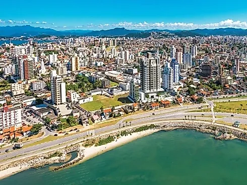 Apartamento Balneário Estreito com 3 Suítes - Vista Mar - Foto 31