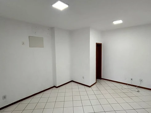Escritório/Sala com 0 quartos em Barreiros, São José