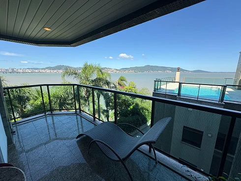 Apartamento com 3 quartos em Coqueiros, Florianópolis
