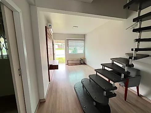 Sobrado geminado em Forquilhas, São José