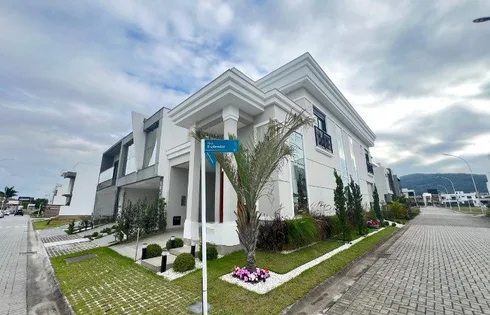 Casa com 3 quartos em Beira Rio, Biguaçu