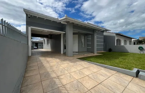 Casa com 4 quartos em Centro, Biguaçu