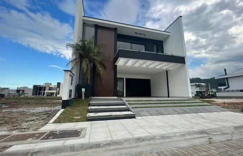 Casa com 3 quartos em Beira Rio, Biguaçu