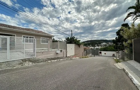 Casa com 2 quartos em Forquilhas, São José