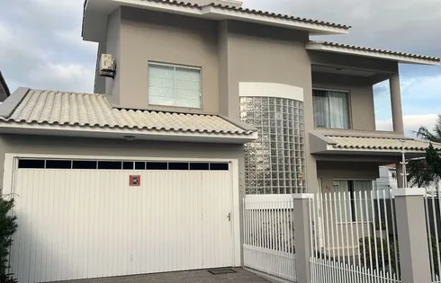 Casa com 3 quartos em Centro, Palhoça