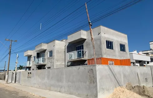 Sobrado com 3 quartos em Rio Caveiras, Biguaçu