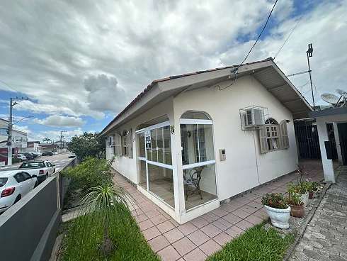 Casa 3 Quartos com Piscina - Centro