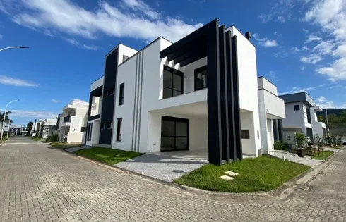 Casa com 3 quartos em Beira Rio, Biguaçu