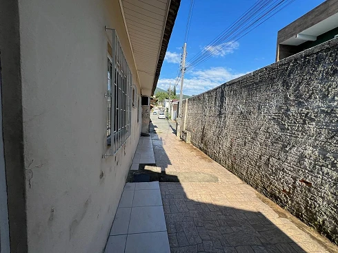 Casa em Fundos, Biguaçu