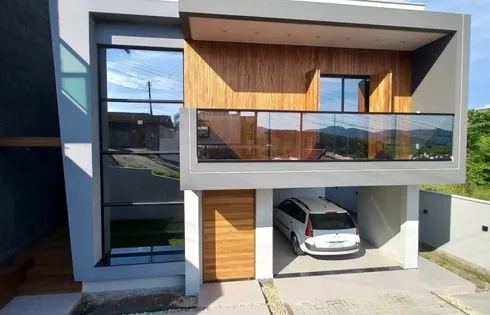 Casa com 3 quartos em São Francisco, Santo Amaro da Imperatriz