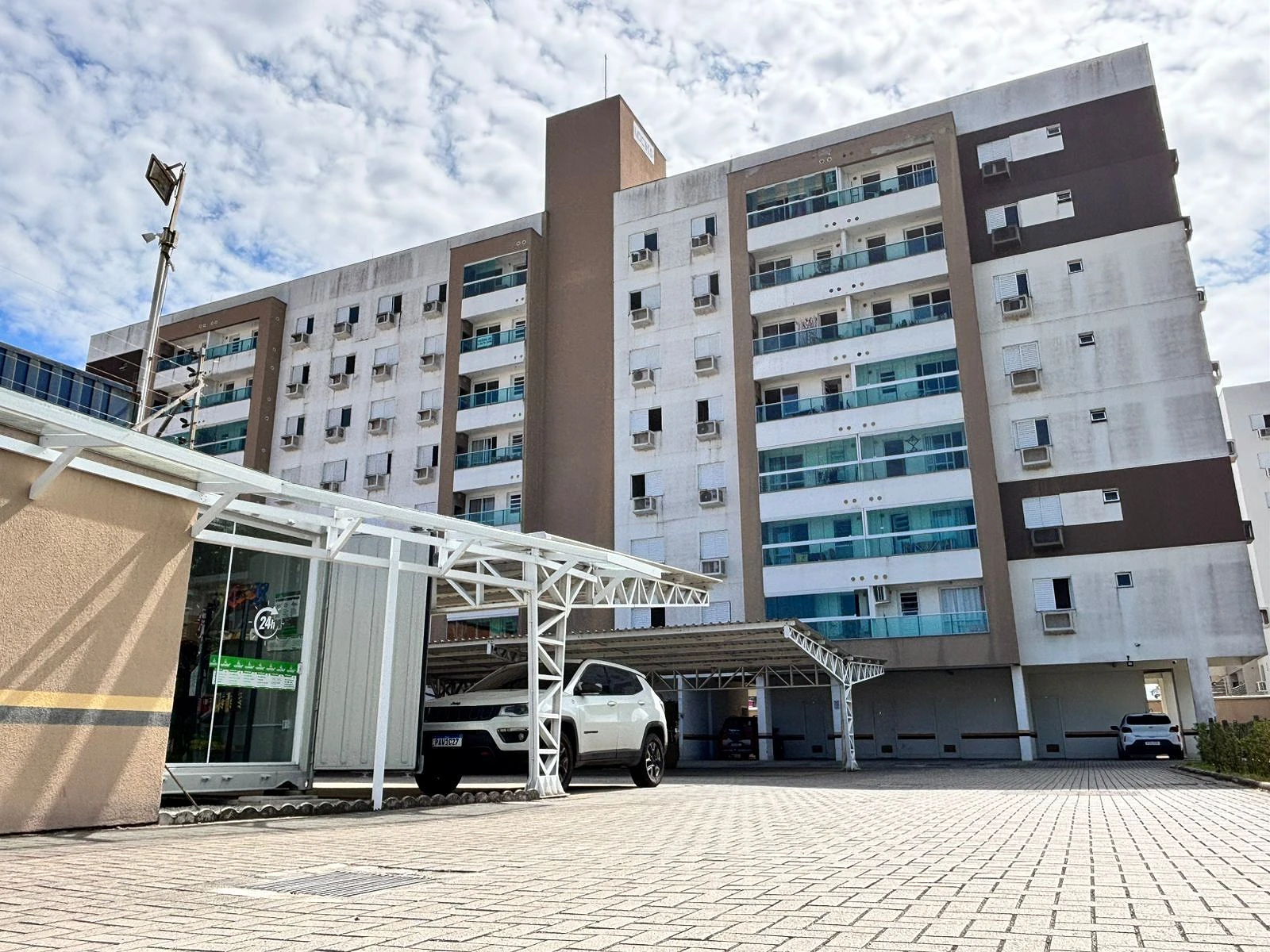 02 Dormitórios sendo 01 Suíte |Edifício Berlin - Santa Barbara