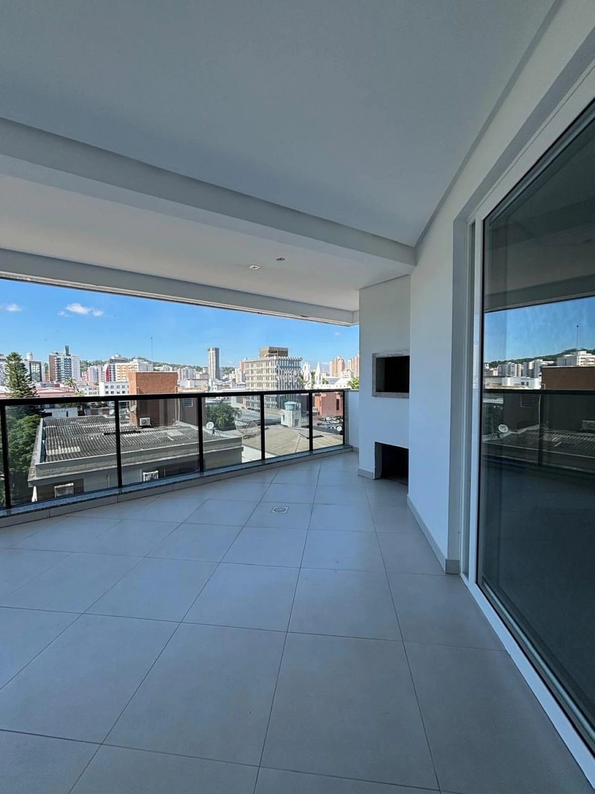 Plaza Mayor - 3 Dormitórios 2 Suítes | 1º e 2º Andar