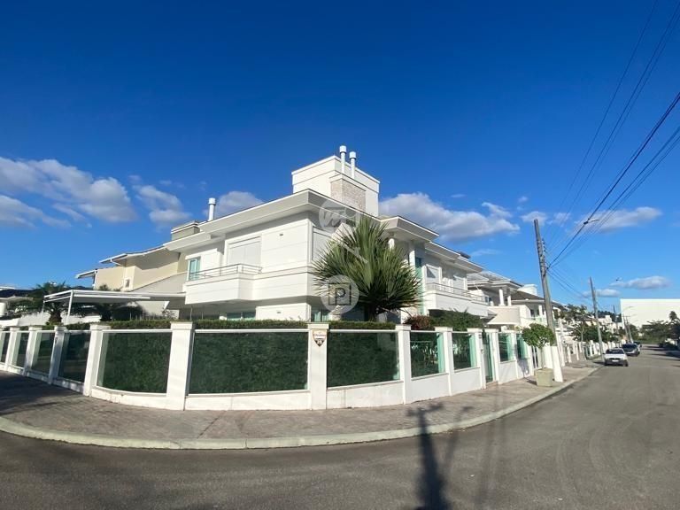 Casa em Pedra Branca, Palhoça. 4 quartos, 395m². Imagem 2 de 14