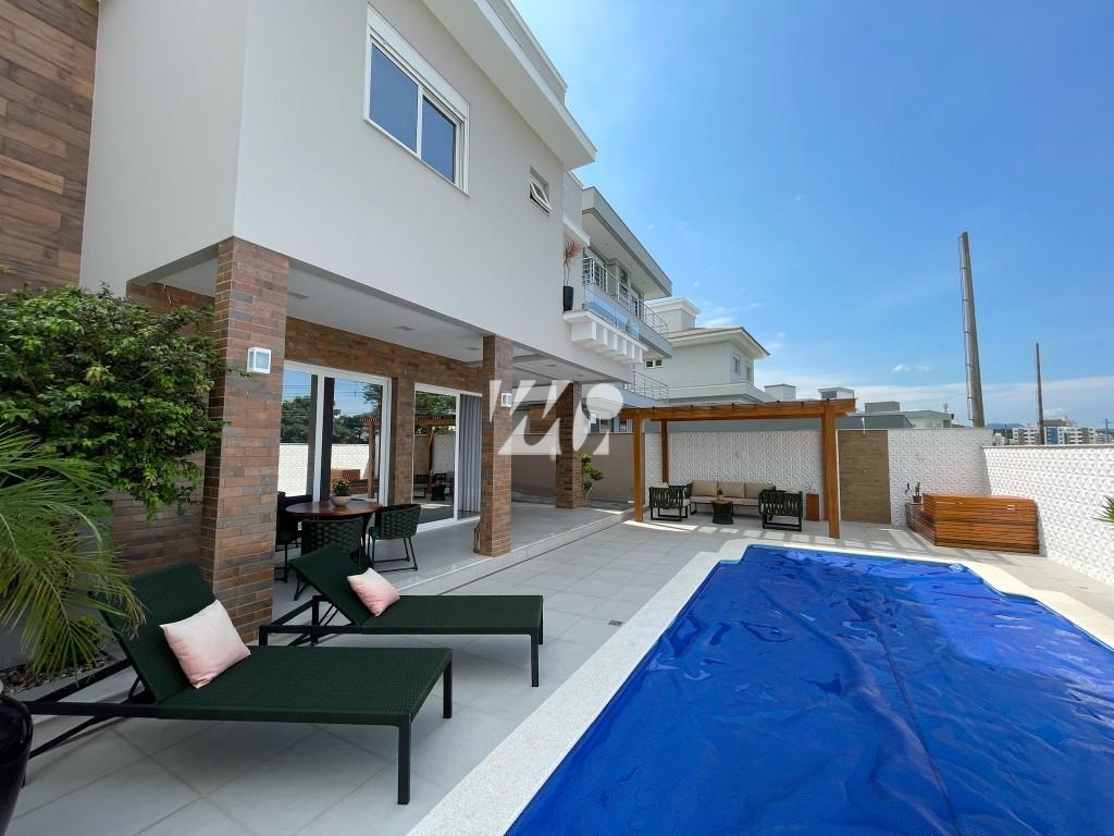 Casa em Pedra Branca, Palhoça. 3 quartos, 307m². Imagem 2 de 12