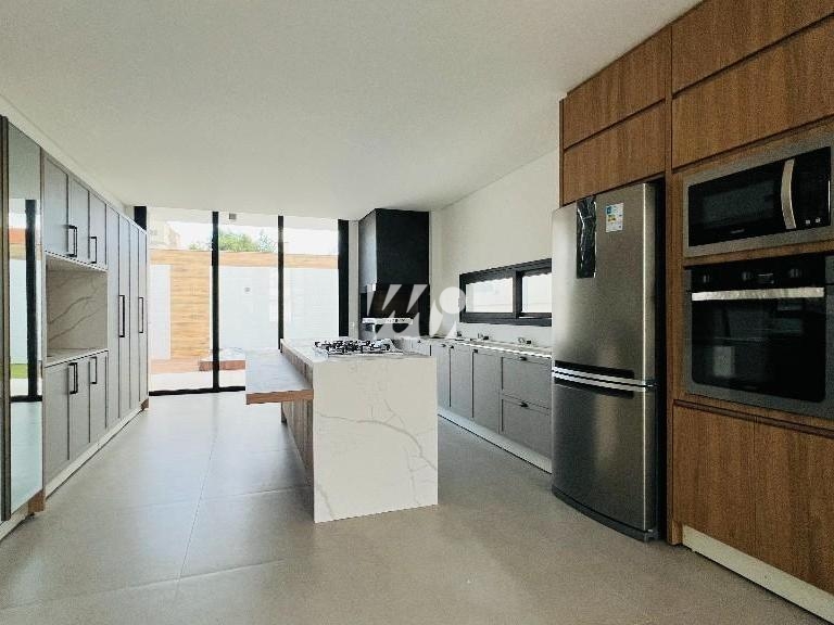 Casa em Pedra Branca, Palhoça. 3 quartos, 310m². Imagem 2 de 9