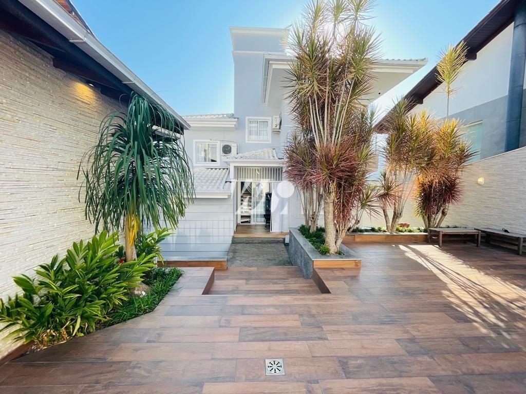 Casa em Pedra Branca, Palhoça. 4 quartos, 238m². Imagem 1 de 19