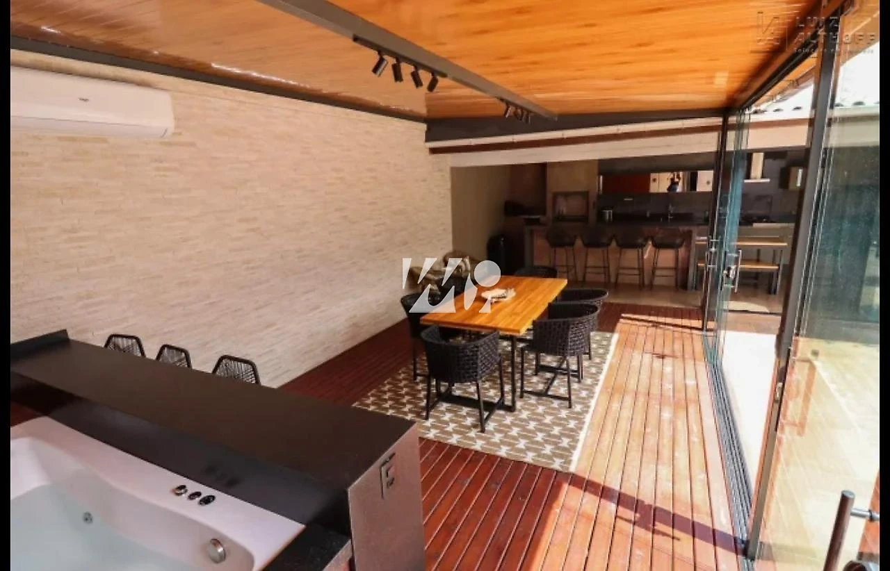 Casa em Pedra Branca, Palhoça. 4 quartos, 238m². Imagem 1 de 25