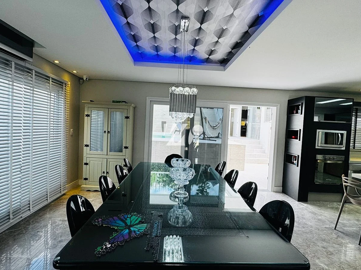 Casa em Pedra Branca, Palhoça. 4 quartos, 380m². Imagem 2 de 20