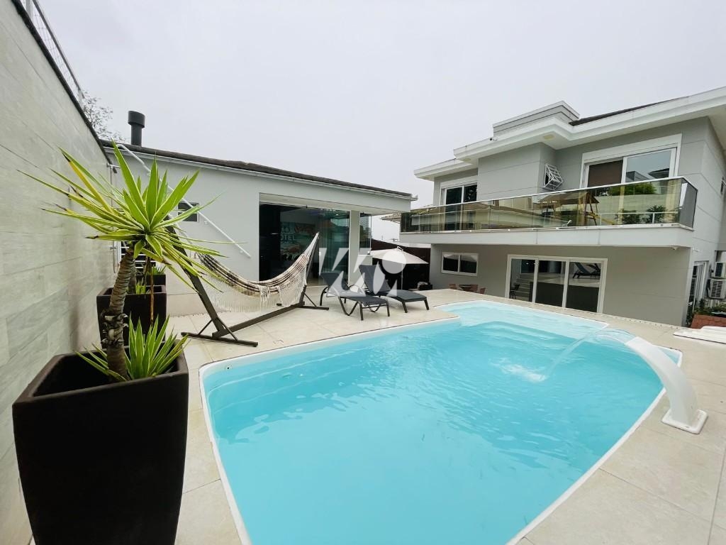 Casa em Pedra Branca, Palhoça. 4 quartos, 380m². Imagem 2 de 18