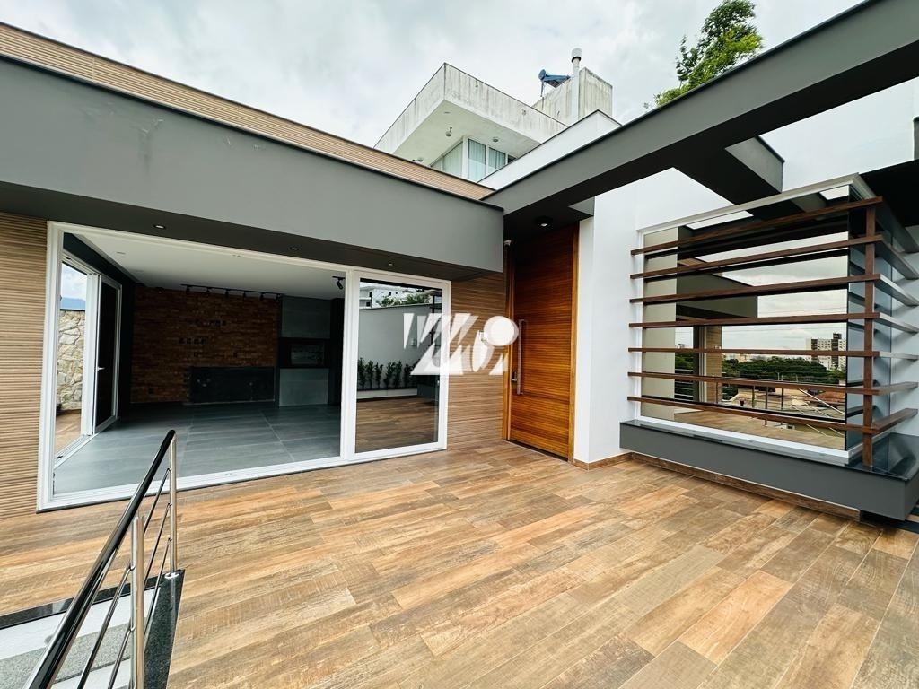 Casa em Pedra Branca, Palhoça. 3 quartos, 268m². Imagem 2 de 28