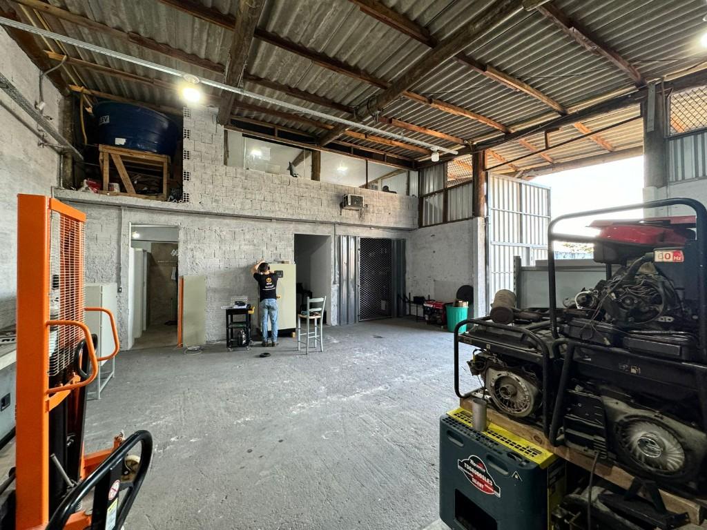 Galpão/Depósito em Aririu, Palhoça. 0 quartos, 110m². Imagem 1 de 10