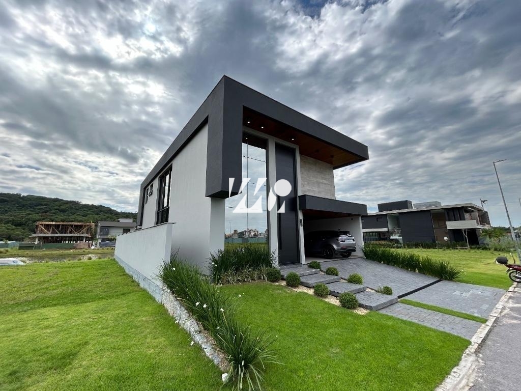 Casa em Pedra Branca, Palhoça. 3 quartos, 288m². Imagem 1 de 10