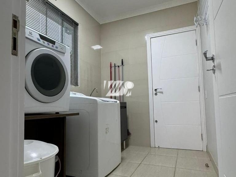 Casa em Caldas da Imperatriz, Santo Amaro da Imperatriz. 3 quartos, 217m². Imagem 18 de 19