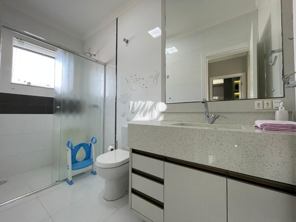 Casa em Caldas da Imperatriz, Santo Amaro da Imperatriz. 3 quartos, 217m². Imagem 13 de 19