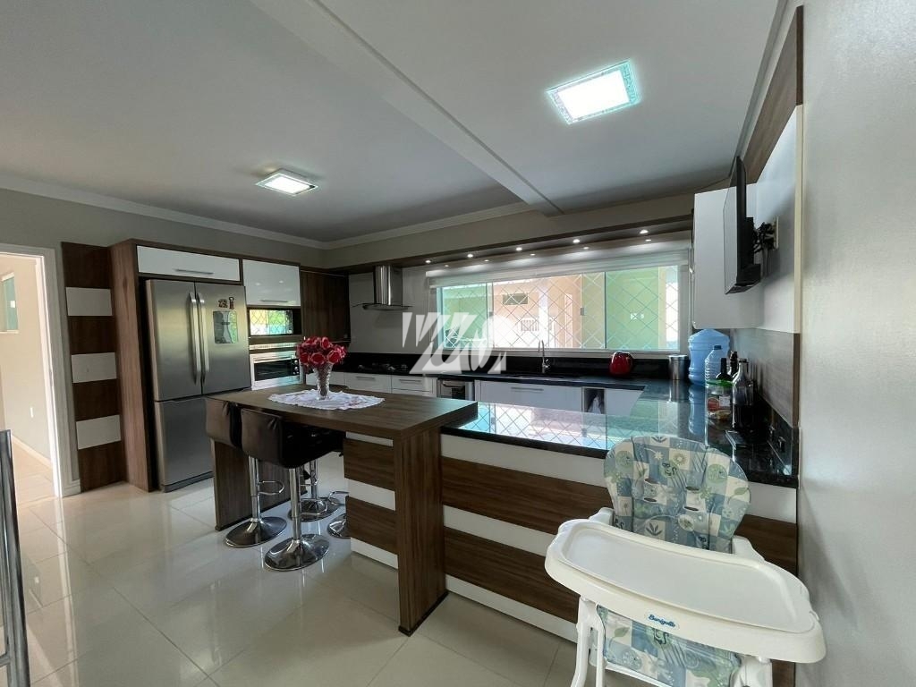 Casa em Caldas da Imperatriz, Santo Amaro da Imperatriz. 3 quartos, 217m². Imagem 6 de 19