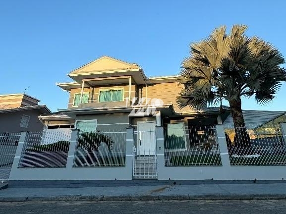 Casa em Caldas da Imperatriz, Santo Amaro da Imperatriz. 3 quartos, 217m². Imagem 2 de 19