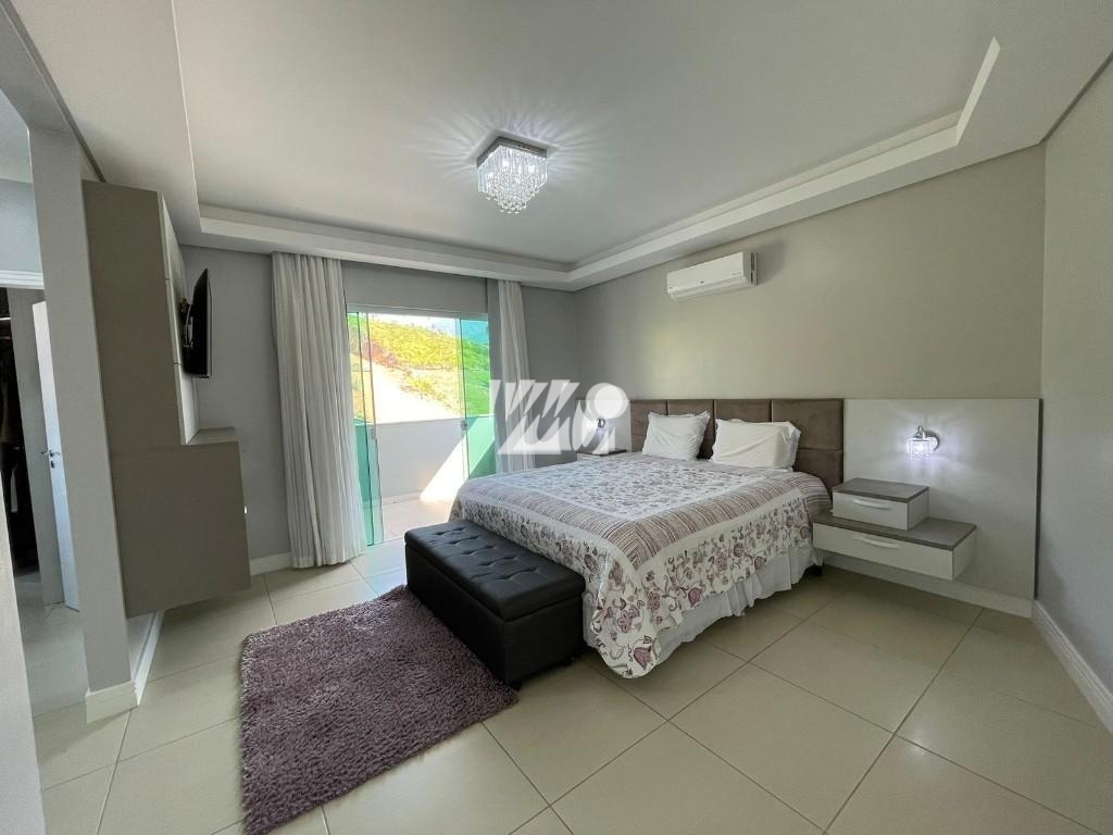 Casa em Caldas da Imperatriz, Santo Amaro da Imperatriz. 3 quartos, 217m². Imagem 9 de 19