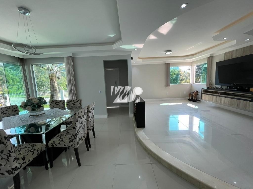 Casa em Caldas da Imperatriz, Santo Amaro da Imperatriz. 3 quartos, 217m². Imagem 5 de 19