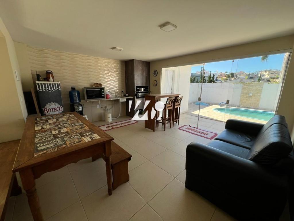 Casa em Pedra Branca, Palhoça. 4 quartos, 189m². Imagem 2 de 14