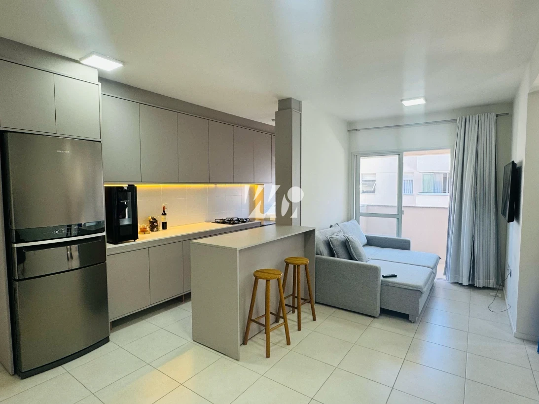 Apartamento com Piscina e 2 Quartos em Aririú